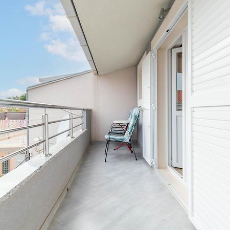 Studio Apartmani Dora Макарска Екстериор снимка