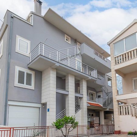 Studio Apartmani Dora Макарска Екстериор снимка