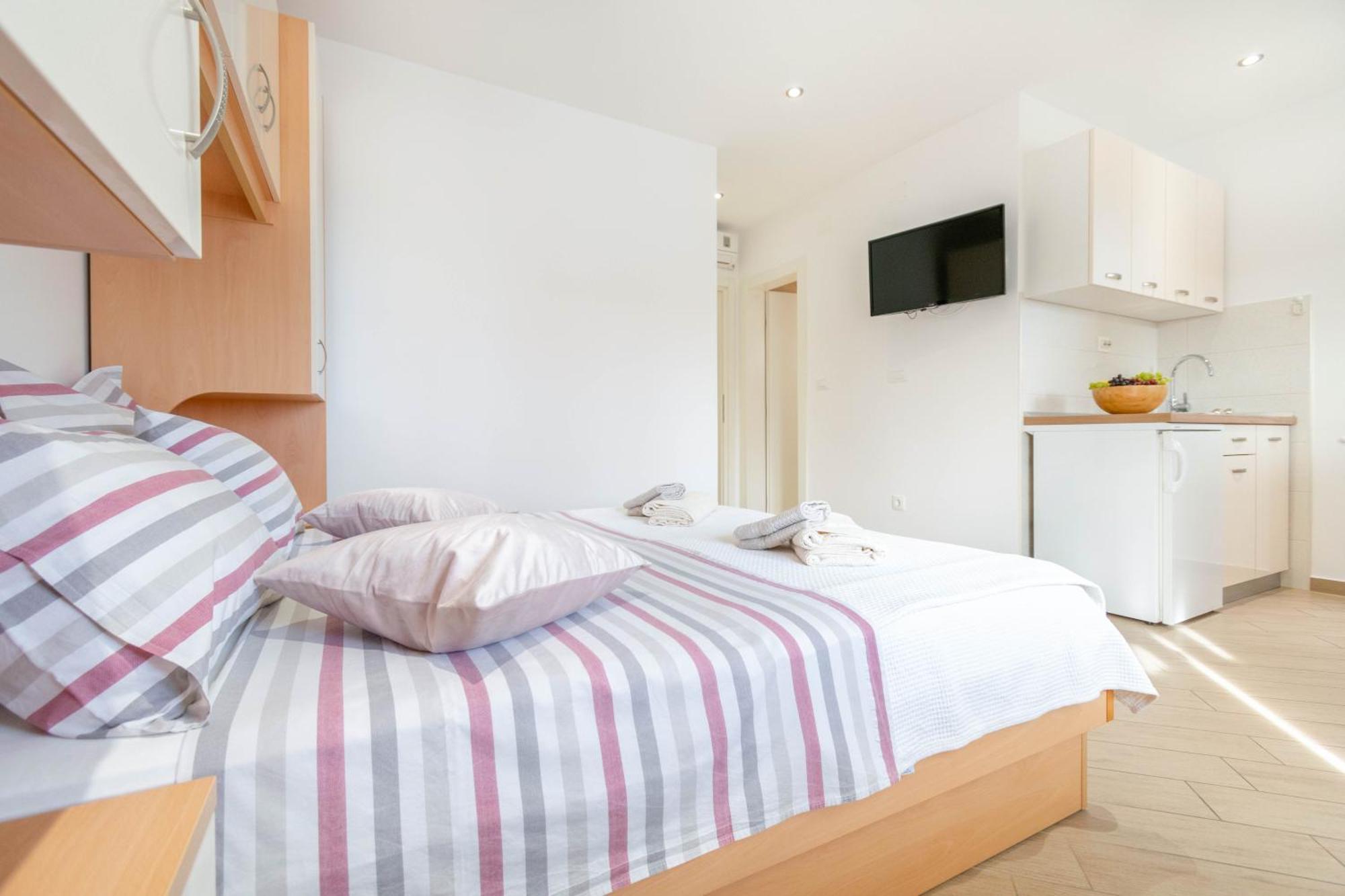 Studio Apartmani Dora Макарска Екстериор снимка