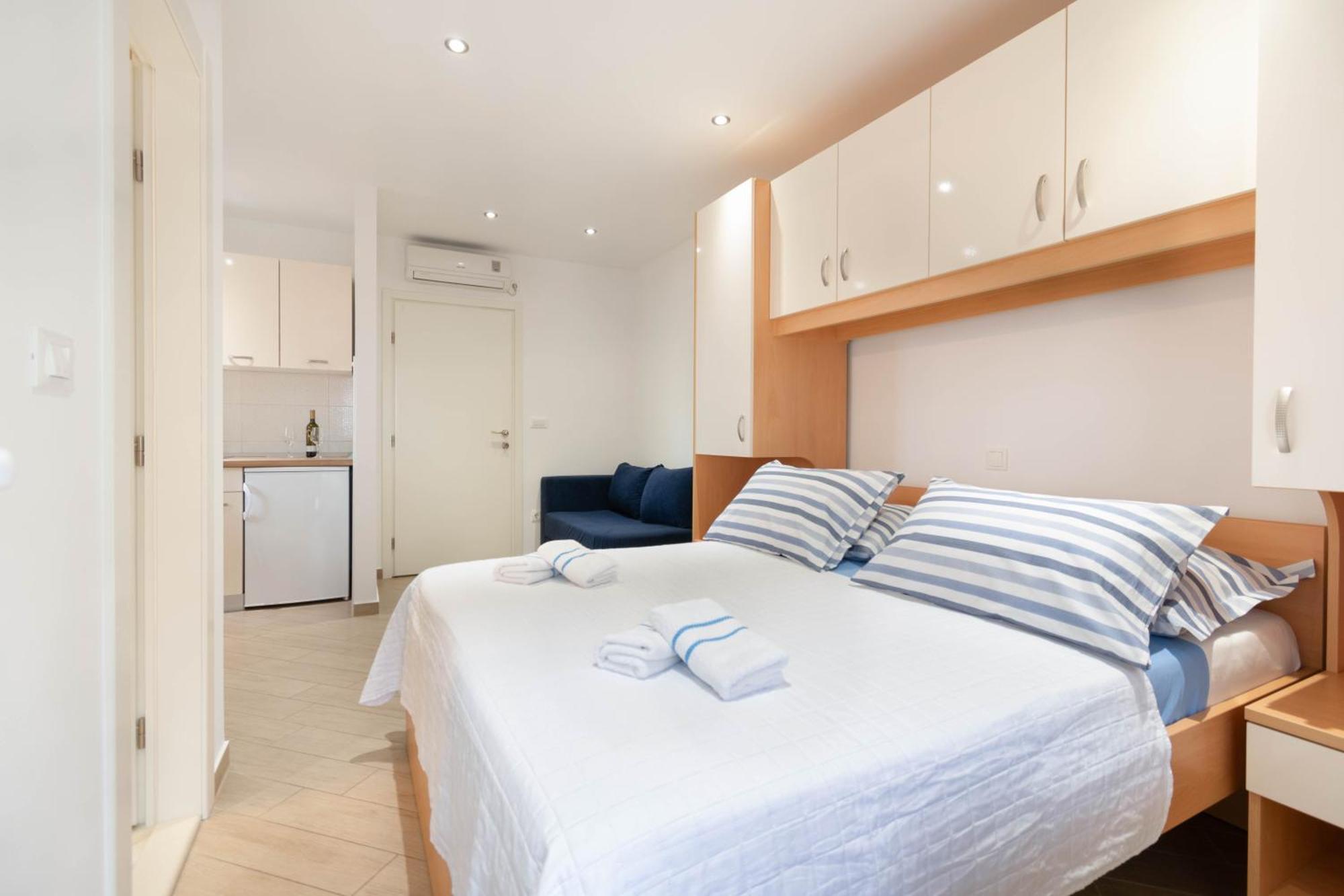 Studio Apartmani Dora Макарска Екстериор снимка