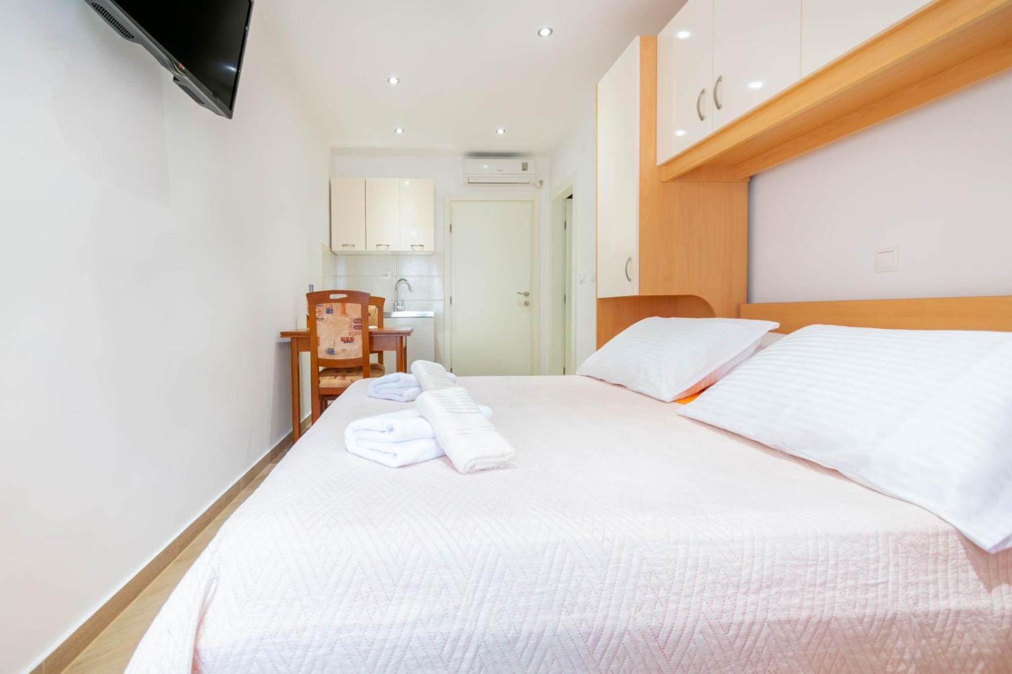 Studio Apartmani Dora Макарска Екстериор снимка