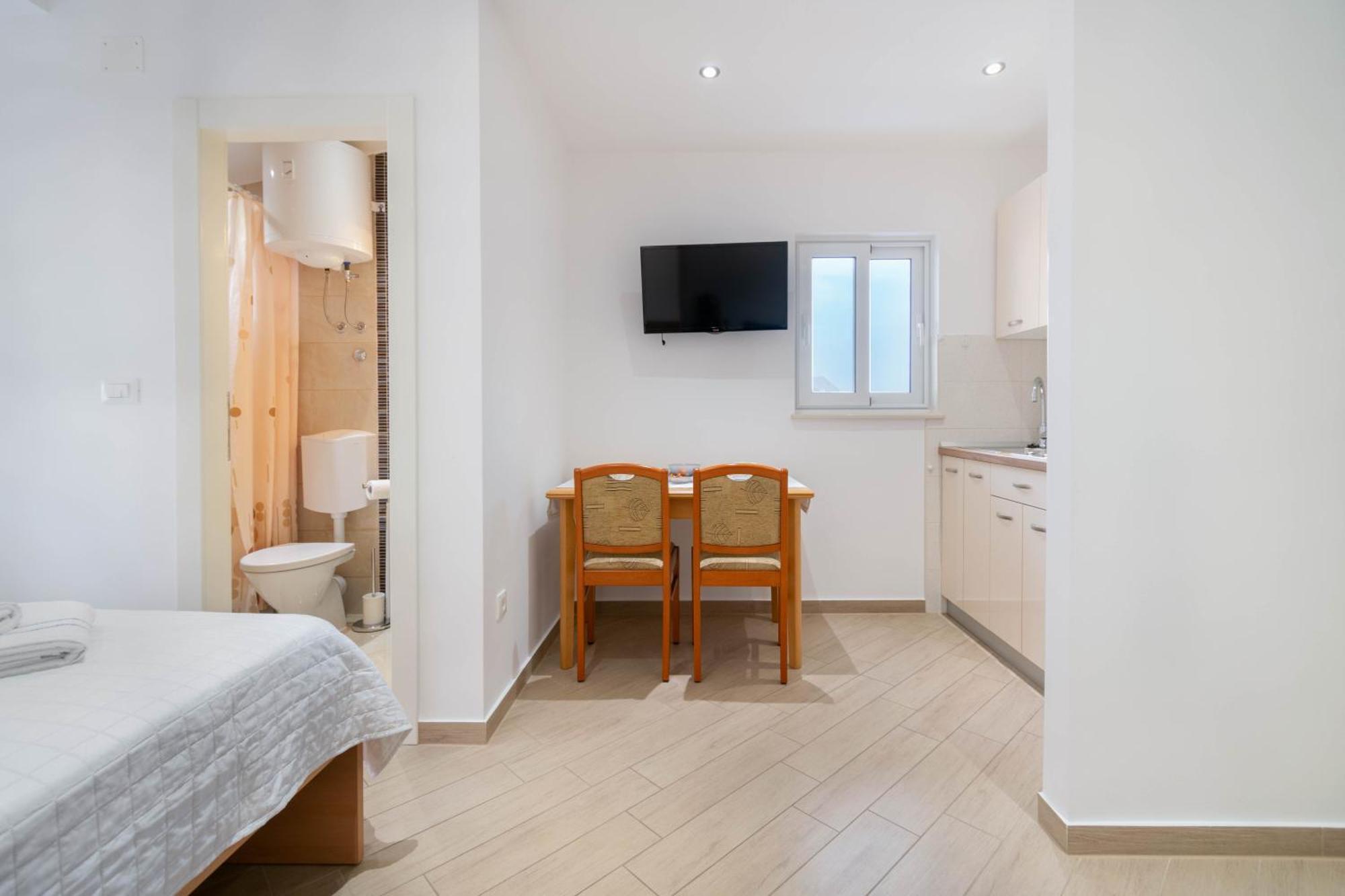 Studio Apartmani Dora Макарска Екстериор снимка
