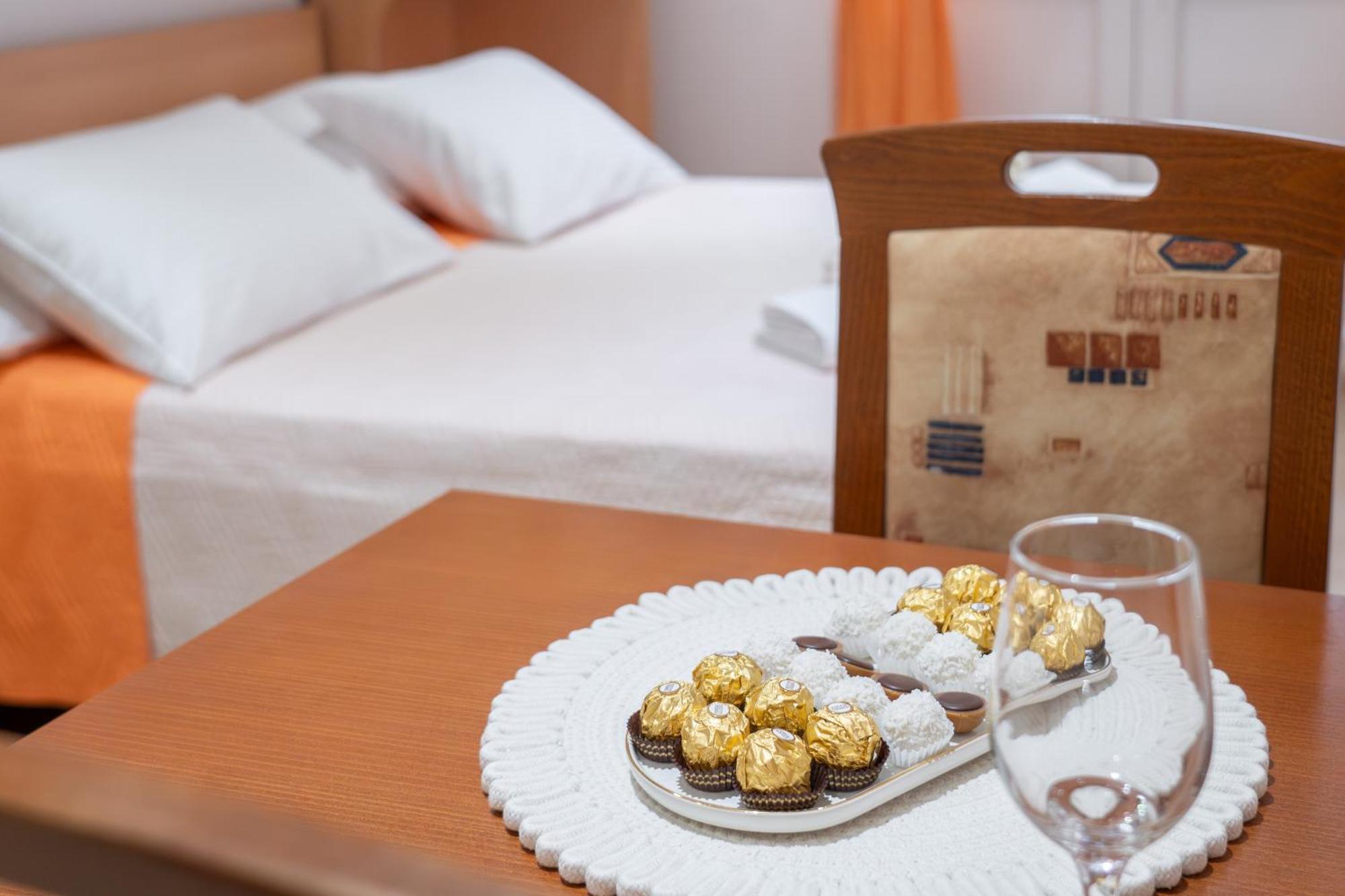 Studio Apartmani Dora Макарска Екстериор снимка