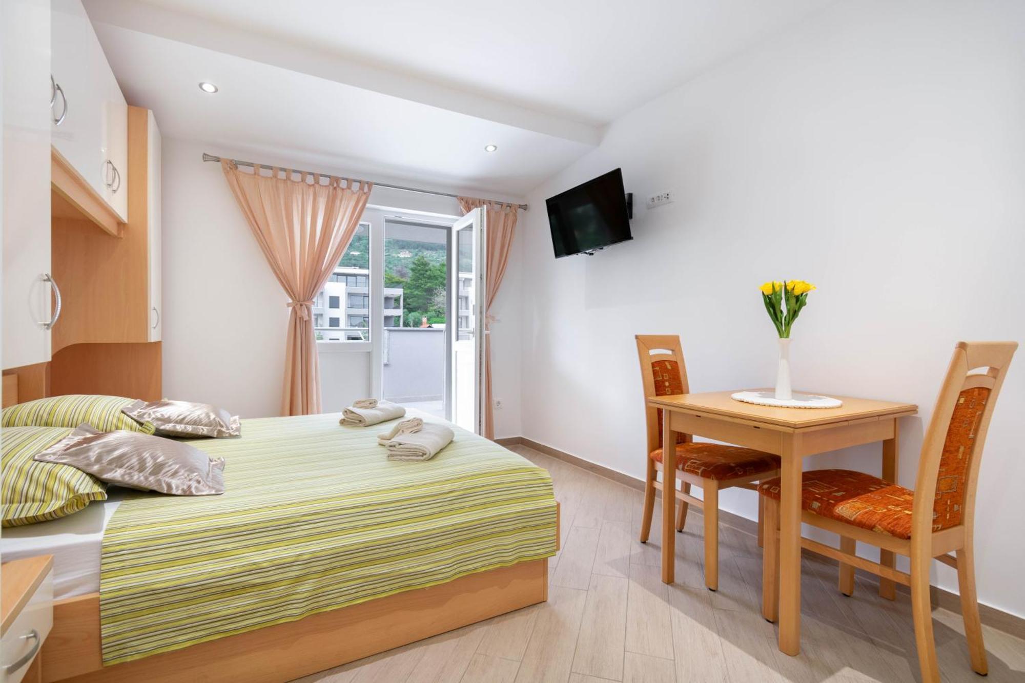 Studio Apartmani Dora Макарска Екстериор снимка