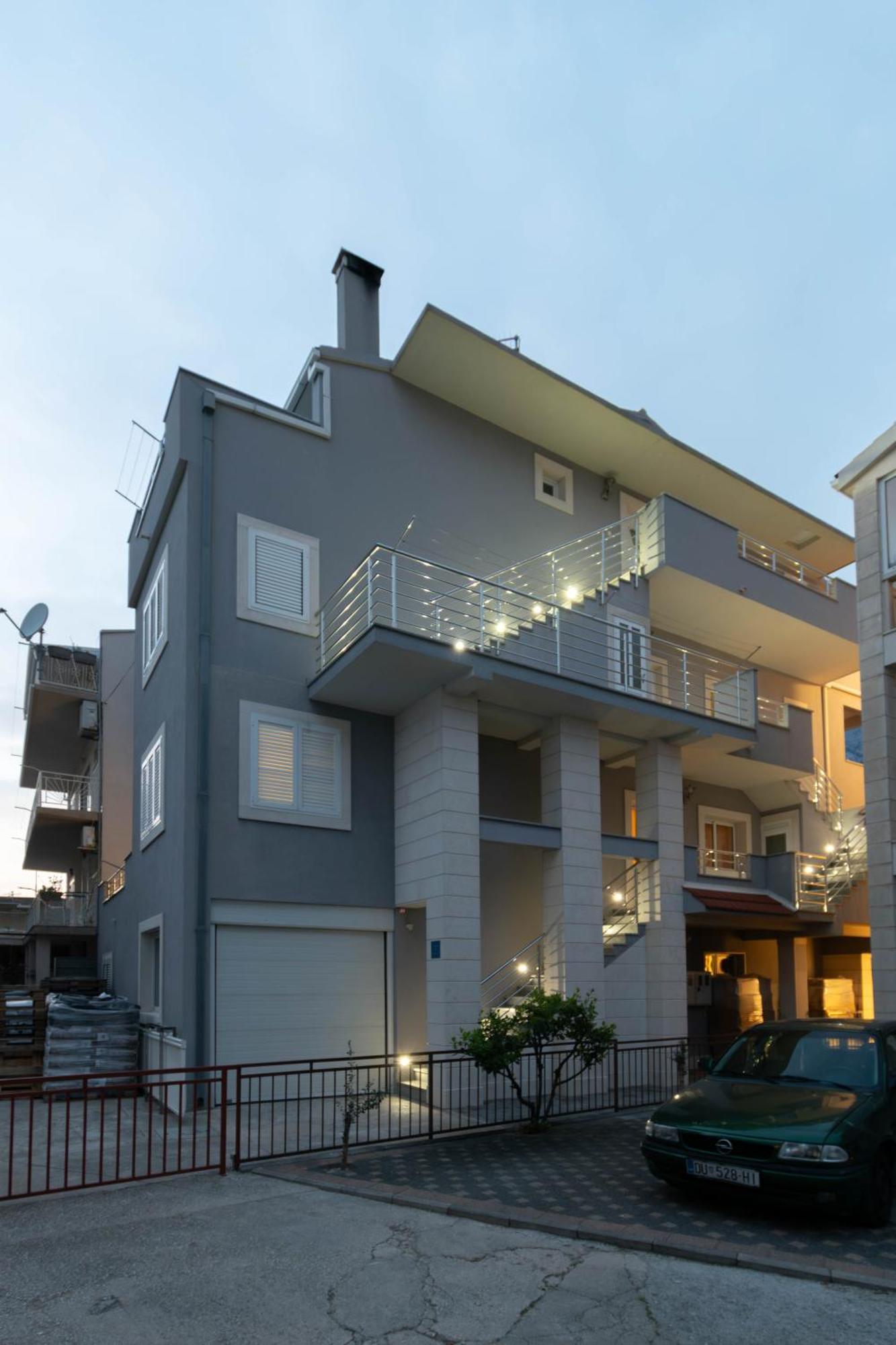 Studio Apartmani Dora Макарска Екстериор снимка