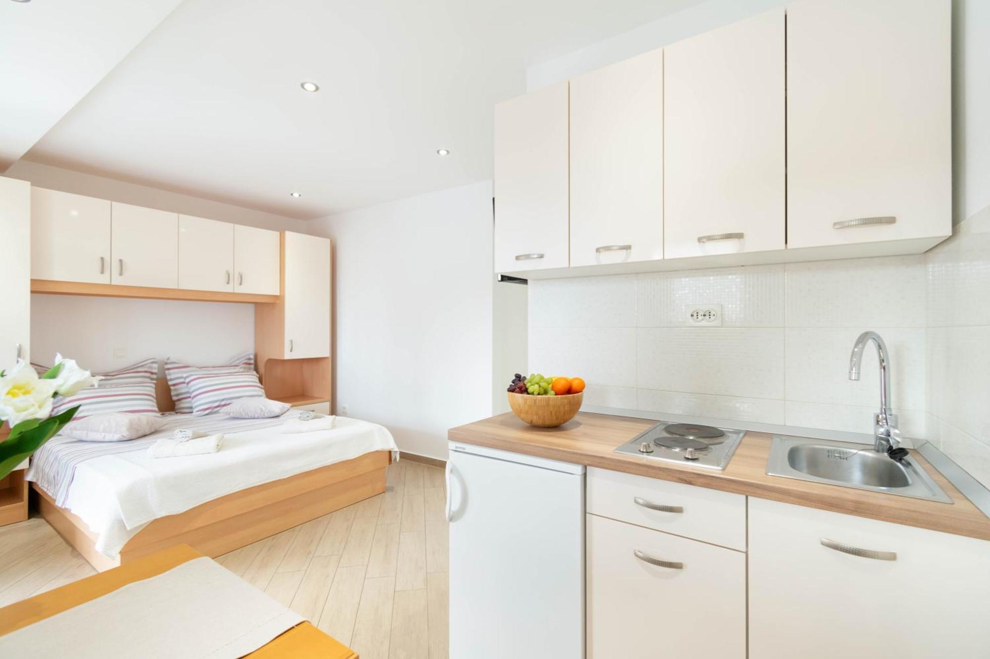 Studio Apartmani Dora Макарска Екстериор снимка
