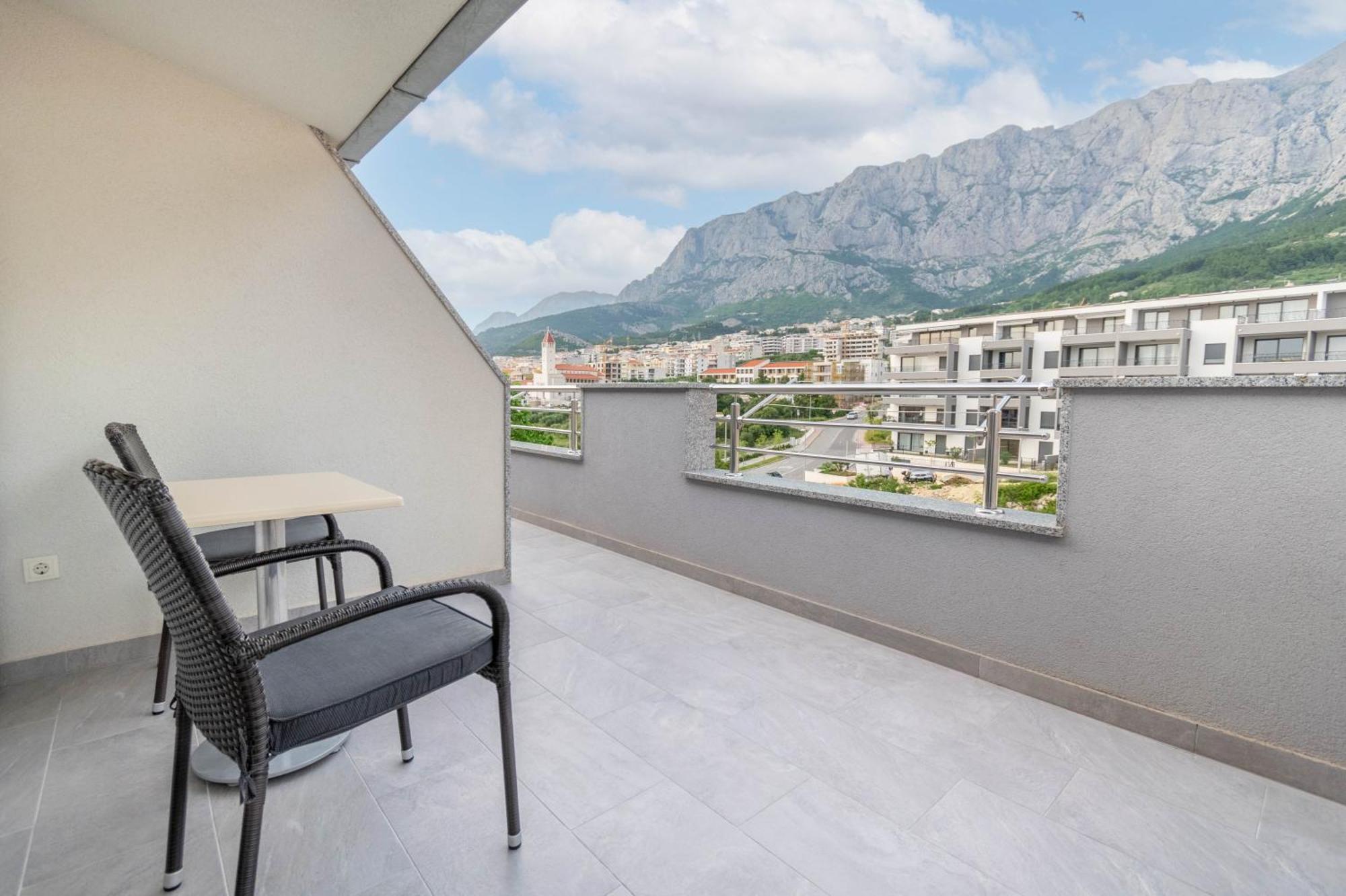 Studio Apartmani Dora Макарска Екстериор снимка