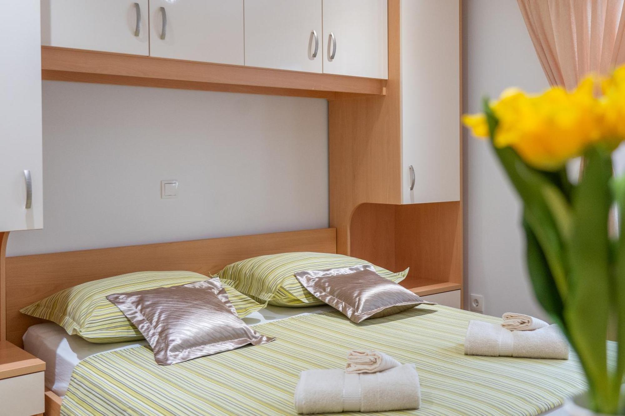 Studio Apartmani Dora Макарска Екстериор снимка