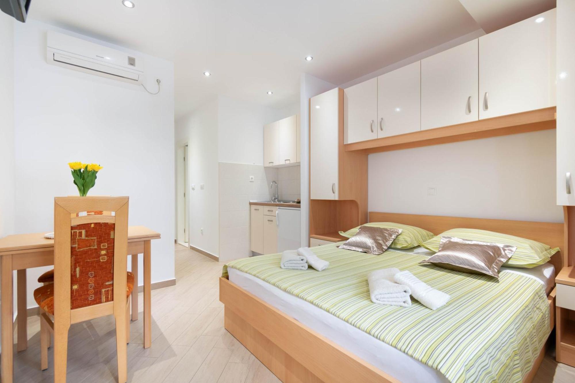 Studio Apartmani Dora Макарска Екстериор снимка