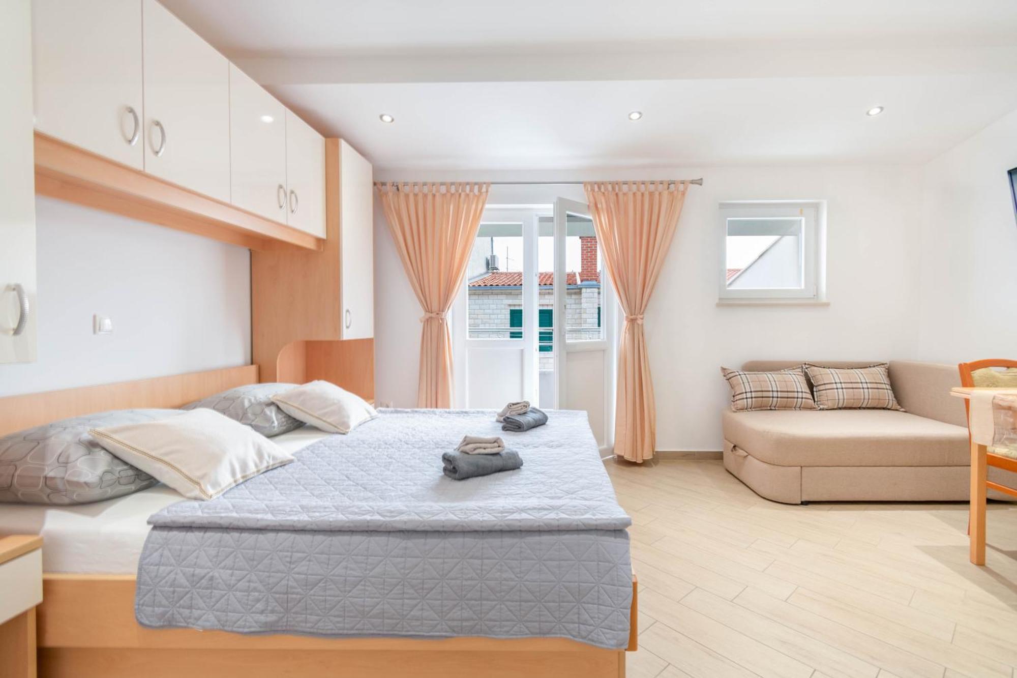 Studio Apartmani Dora Макарска Екстериор снимка