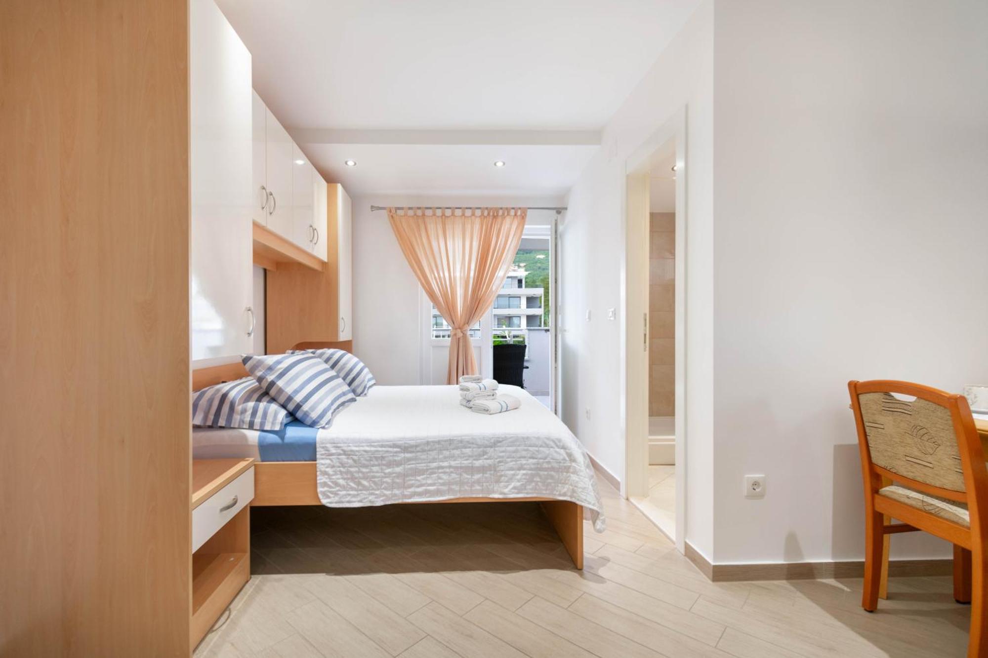 Studio Apartmani Dora Макарска Екстериор снимка